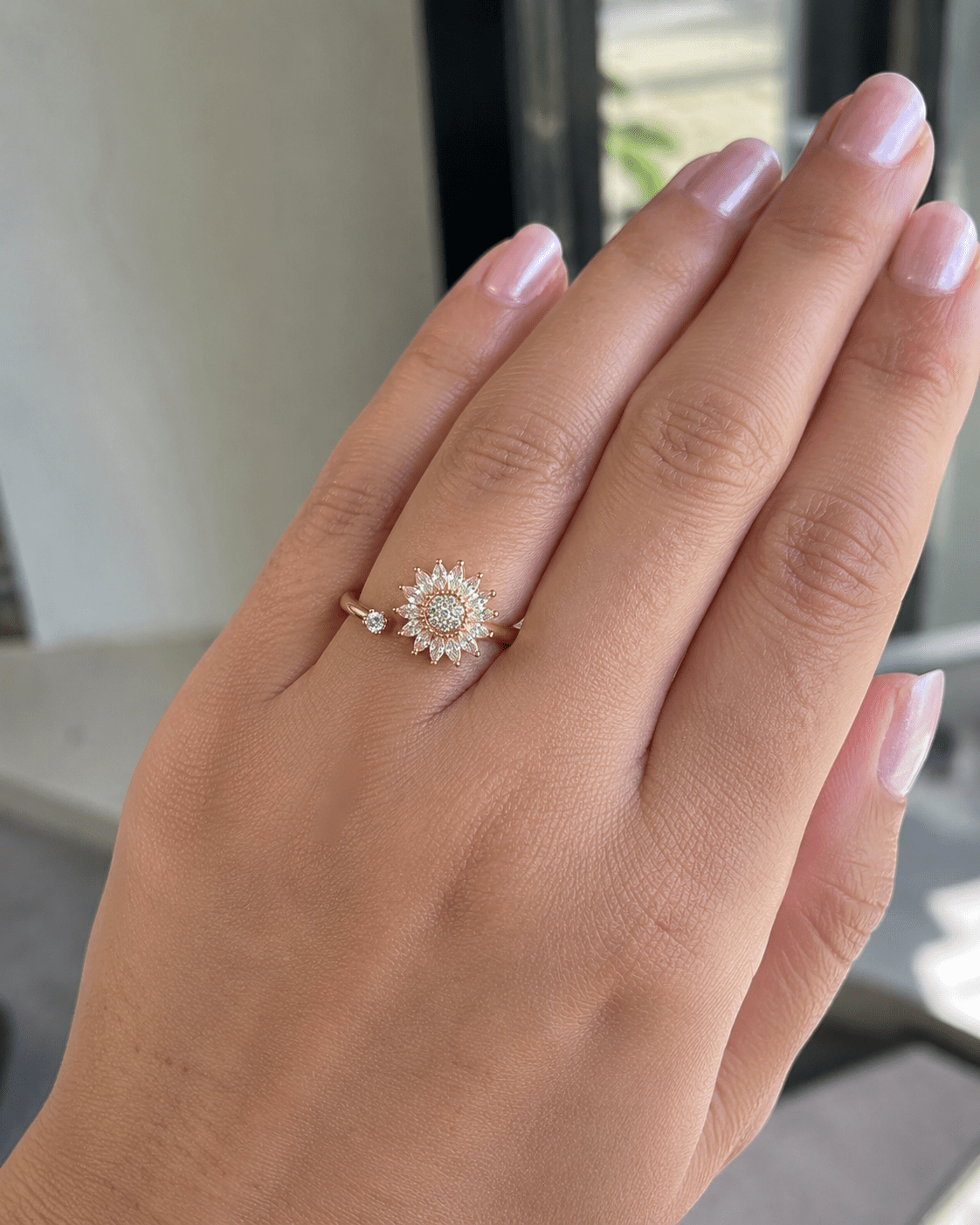Women's Adjustable Sunflower Rotary Ring - BioRytm
